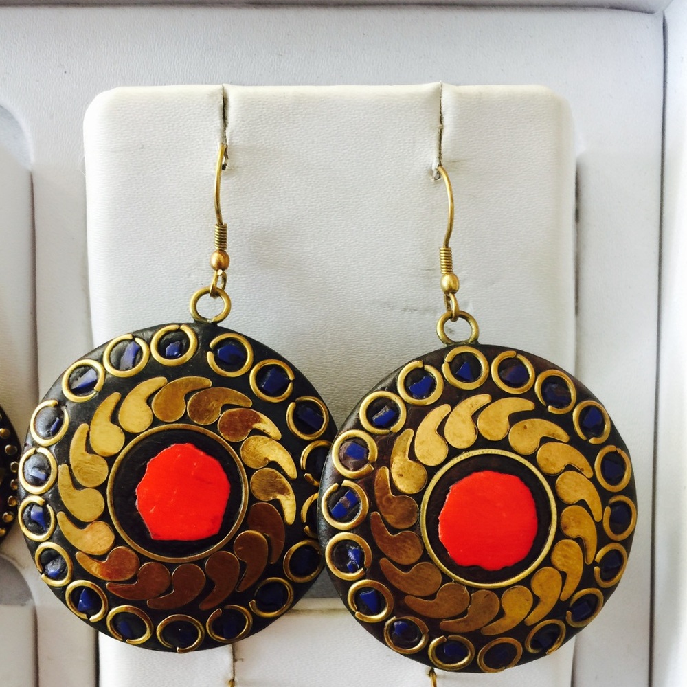 Handmade earring with lapis n coral color inlay